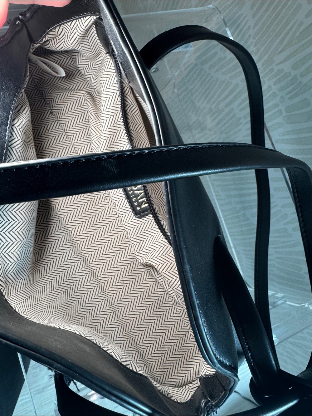 Urban Expressions Black Leather Shoulder Bag - Picture 3 of 6